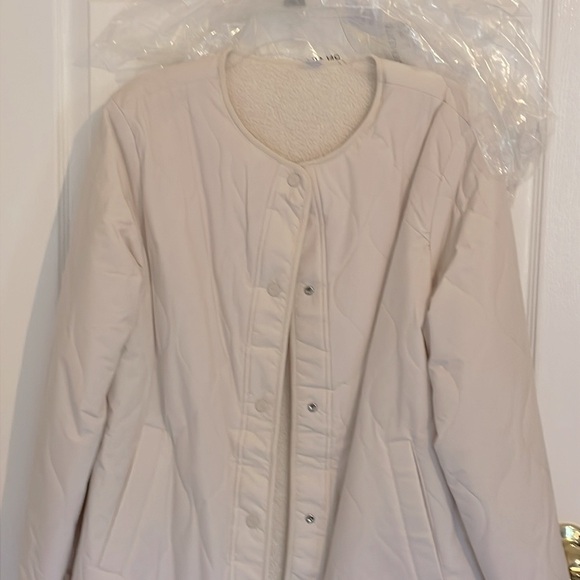 Women's Koolaburra by UGG Reversible Sherpa
Quilted Jacket, Size L, NWT - Picture 3 of 7